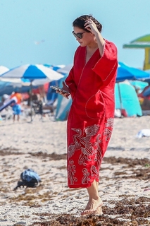 Liv Tyler feet photo thumbnail