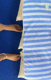 Isis Valverde feet photo thumbnail