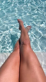 Elisabetta Canalis feet photo thumbnail
