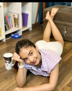 Anushka Sen feet photo thumbnail