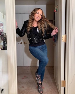 Mariah Carey feet photo thumbnail