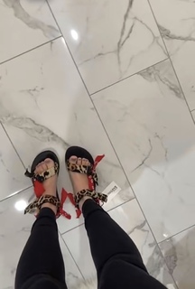 Brittney Smith feet photo thumbnail