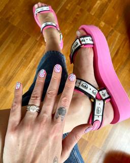 Chiara Ferragni feet photo thumbnail
