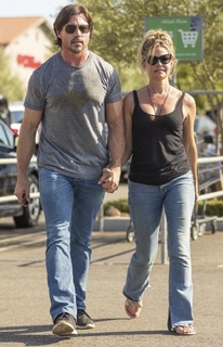 Denise Richards feet photo thumbnail