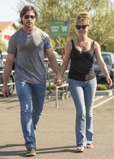 Denise Richards feet photo thumbnail