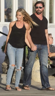 Denise Richards feet photo thumbnail