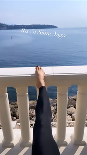 Victoria Silvstedt feet photo thumbnail
