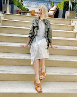 Holly Willoughby feet photo thumbnail