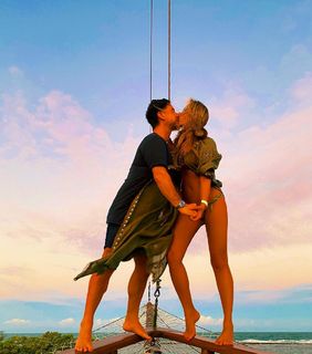 Adriane Galisteu feet photo thumbnail