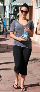 Jessica Lowndes feet photo thumbnail