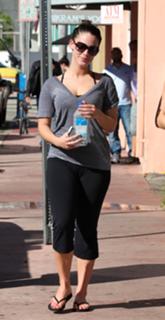 Jessica Lowndes feet photo thumbnail