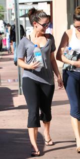 Jessica Lowndes feet photo thumbnail