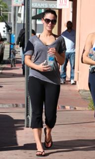 Jessica Lowndes feet photo thumbnail
