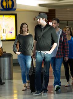 Emily Blunt feet photo thumbnail