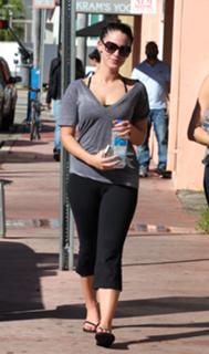 Jessica Lowndes feet photo thumbnail