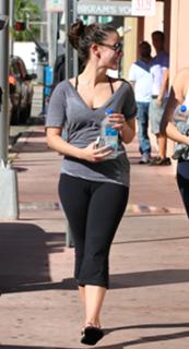 Jessica Lowndes feet photo thumbnail