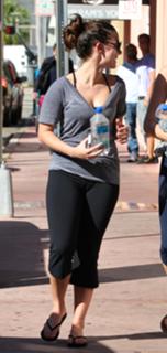 Jessica Lowndes feet photo thumbnail