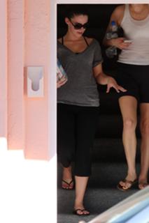 Jessica Lowndes feet photo thumbnail
