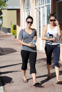 Jessica Lowndes feet photo thumbnail