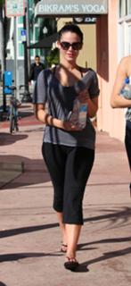 Jessica Lowndes feet photo thumbnail