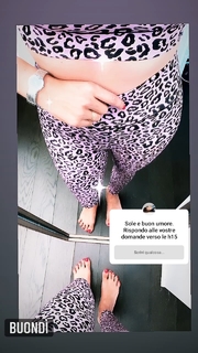 Caterina Balivo feet photo thumbnail