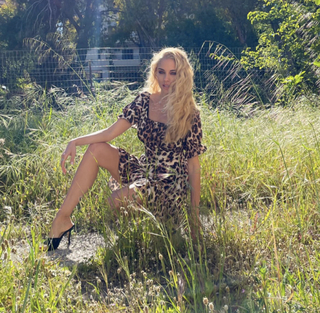 Doukissa Nomikou feet photo thumbnail