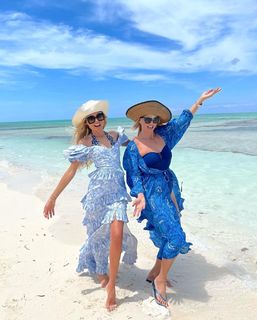 Christie Brinkley feet photo thumbnail