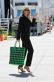 Heidi Klum feet photo thumbnail