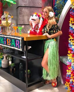 Andrea Legarreta feet photo thumbnail