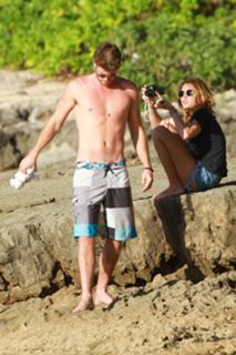 Miley Cyrus feet photo thumbnail
