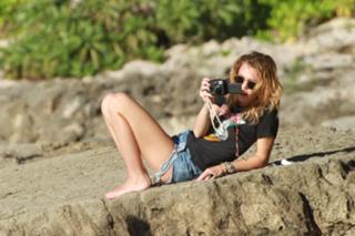 Miley Cyrus feet photo thumbnail