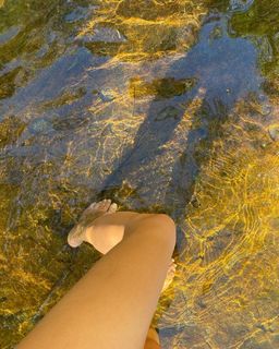 Jessica Gomes feet photo thumbnail