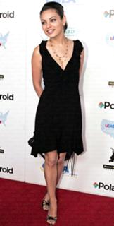 Mila Kunis feet photo thumbnail