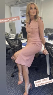 Amanda Holden feet photo thumbnail