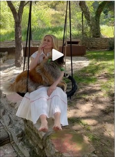 Chelsea Handler feet photo thumbnail