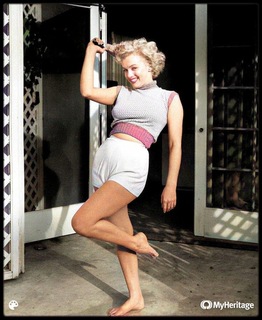 Marilyn Monroe feet photo thumbnail