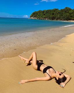 Victoria Justice feet photo thumbnail