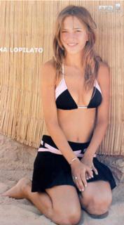 Luisana Lopilato feet photo thumbnail