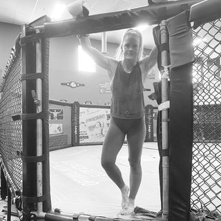 Holly Holm feet photo thumbnail