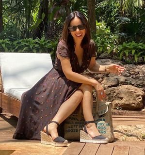 Claudia Lizaldi feet photo thumbnail