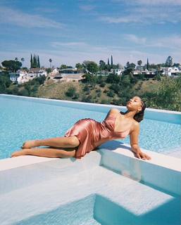 Chloe Bailey feet photo thumbnail