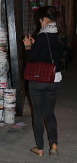 Mila Kunis feet photo thumbnail