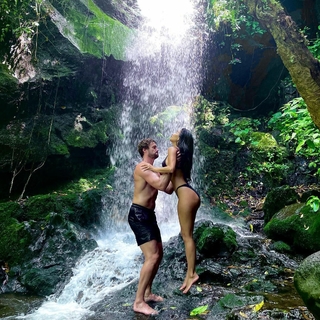 Nicole Scherzinger feet photo thumbnail