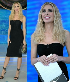 Ilary Blasi feet photo thumbnail