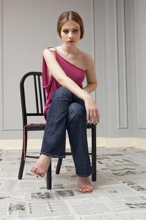 Michelle Trachtenberg feet photo thumbnail