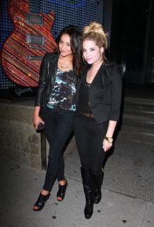 Shay Mitchell feet photo thumbnail