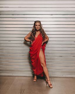 Lola Weippert feet photo thumbnail