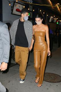 Kendall Jenner feet photo thumbnail
