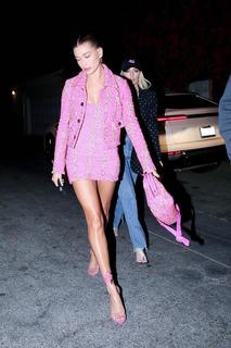 Hailey Bieber feet photo thumbnail