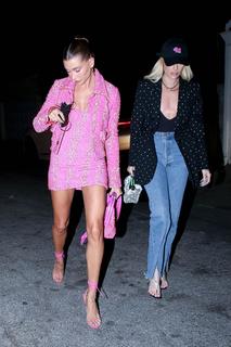 Hailey Bieber feet photo thumbnail